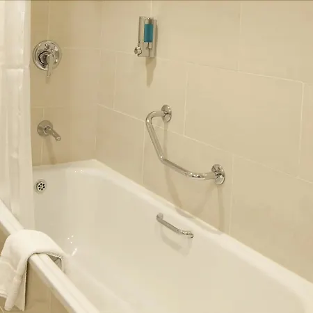 Maldron & Leisure Centre, Galway 4*