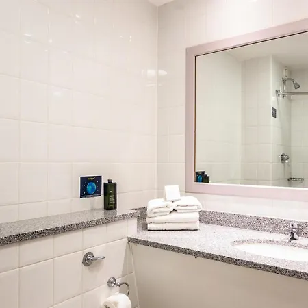 Maldron & Leisure Centre, Galway Hotel 4*