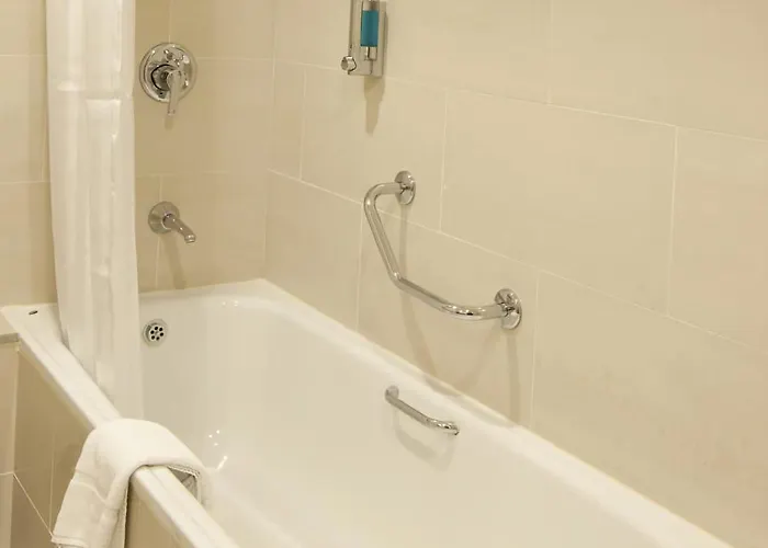 Maldron & Leisure Centre, Galway 4*