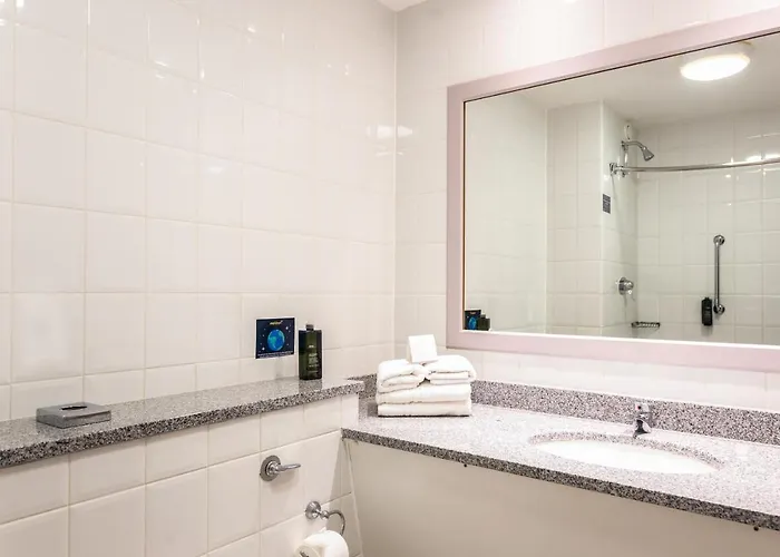 Maldron & Leisure Centre, Galway Hotel 4*