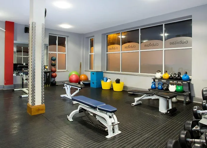 Maldron & Leisure Centre, Galway فندق 4*